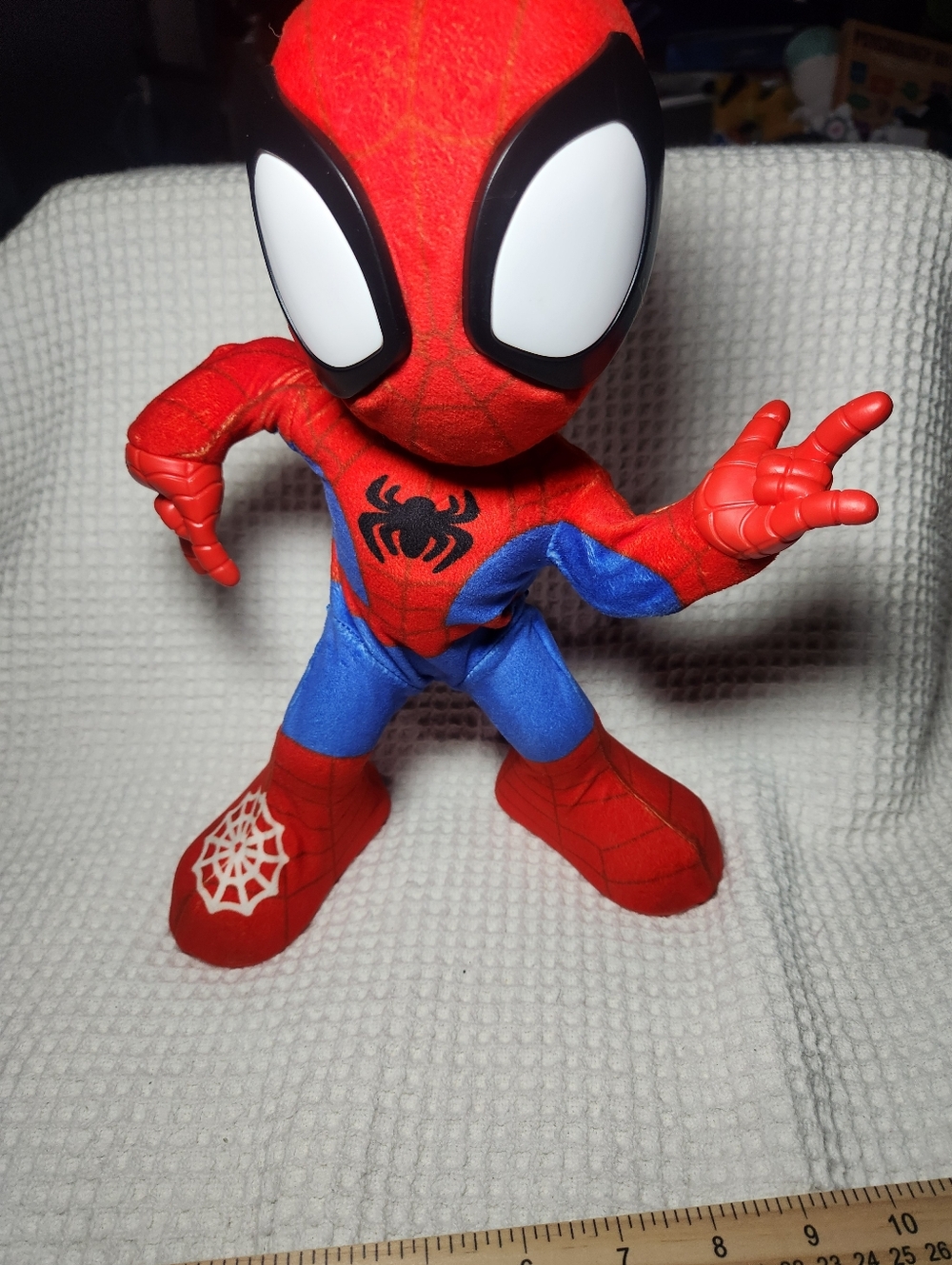 Spider-Man Amazing Spidey Friends Dance And Crawl Interactive Singing Toy